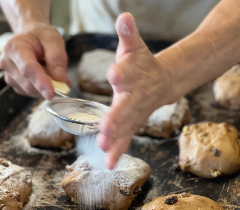 小麦粉と水から生まれるその工程すべて手作り